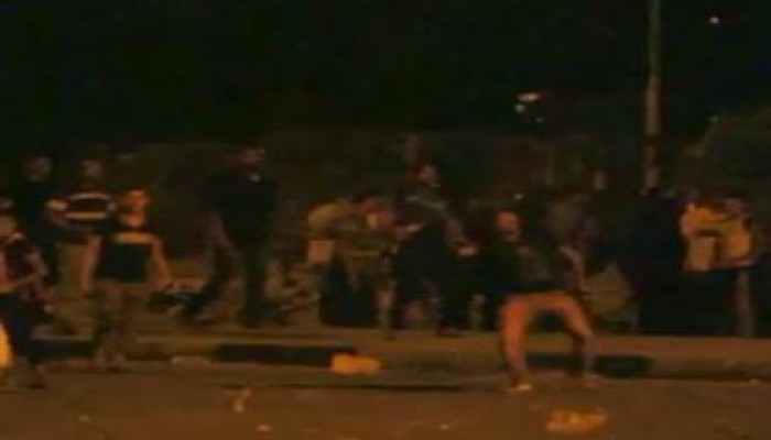 بالفيديو قوات امن بزي مدني في حمايه الامن المركزي ينفذون اوامر السيسي بقتل المعتصمين