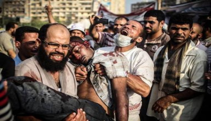 ما لم تشاهدة في الإعلام ... لقطات لمجزرة المنصة من المستشفي الميداني بميدان رابعة العدوية