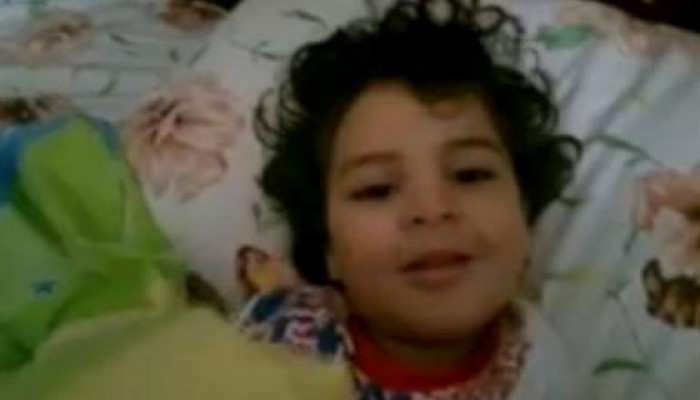 طفل يدعو على السيسي قبل نومه (فيديو)