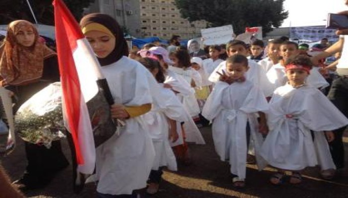مسيرة بالأكفان لأطفال مصر" صور "