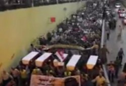 مسيرة بالنعوش بأسيوط لتنديد بمجازر العسكر في مليونية الشهيد (فيديو)