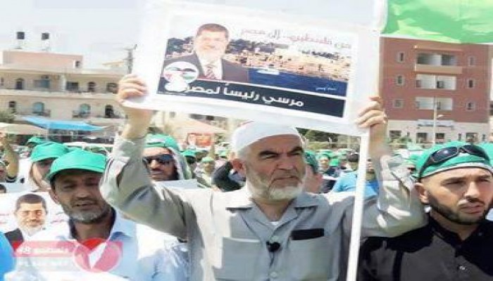 صورة وتعليق .. أسد يرفع صورة زعيم