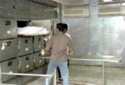 فضيحة كبرى بمشرحه كوم الدكة بالاسكندرية يتم إخفاء الشهداء عن زويهم ويدفنواعلى إنهم مجهولين