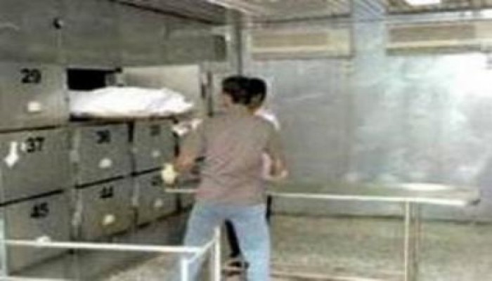 فضيحة كبرى بمشرحه كوم الدكة بالاسكندرية يتم إخفاء الشهداء عن زويهم ويدفنواعلى إنهم مجهولين