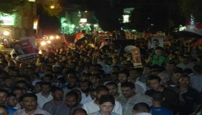 الشرطة تحتجز2 بعد الاعتداء علي مسيرة لمؤيدي الشرعية بالقنابل بالفيوم