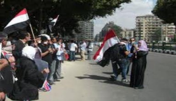 وقفة احتجاجية لأهالي معتقلي الانقلاب امام مكتب نائب عام الانقلاب