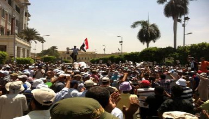 بالفيديو آلاف من العاملين بديوان عام محافظة القاهرة ينضمون للمتظاهرين