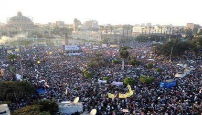 إقامة صلاة العديد بميدان النهضة عشرات المرات بسبب توافد الحشود