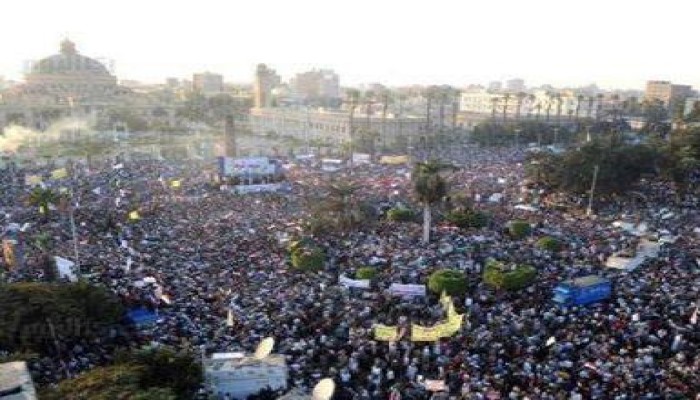 إقامة صلاة العديد بميدان النهضة عشرات المرات بسبب توافد الحشود