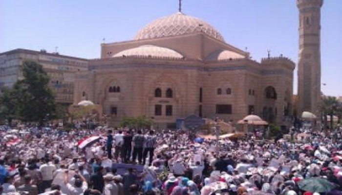 الآلاف يتظاهرون أمام مسجد الحصرى رفضا للانقلاب