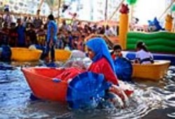 معتصمو رابعة يواصلون احتفالاتهم بعيد الفطر لليوم الثاني