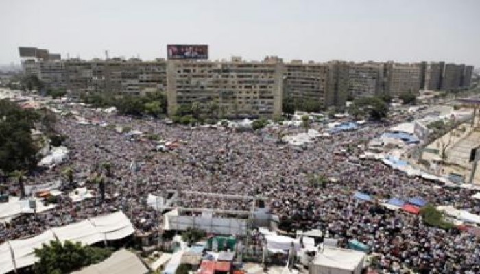 حشود من المعتصمين في شارع  النصر رفضا للانقلاب العسكري الدموي