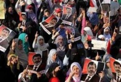 مسيرة نسائية بميدان النهضة تنديداً بالغارة الصهيونية على سيناء