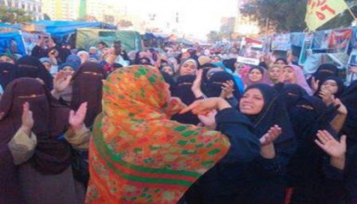 مسيرات نسائية حاشدة تجوب ميدان رابعة صبيحة الأحد ردًا على قطع الكهرباء عن الميدان