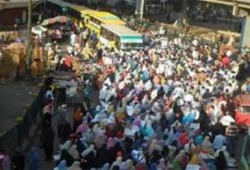 وقفات وسلاسل بشرية لمؤيدي الرئيس مرسي بميادين كبرى في الجيزة