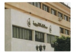 عمال محاجر بنها  يقتحمون مبنى المحافظة احتجاجا على خفض رواتبهم