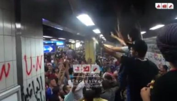 بالفيديو .. حماس و تفاعل المواطنون مع فاعليات شباب ضد الانقلاب بمترو الانقاق منذ قليل