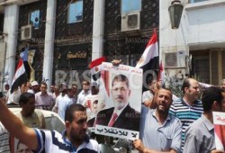 وقفة احتجاجية لأطباء وصيادلة ضد الانقلاب أمام وزارة الصحة