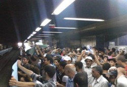 انتفاضة داخل محطات قطار المترو رفضا للانقلاب