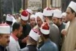 اعتقال عدد من الأئمة المتظاهرين ضد الانقلاب امام وزارة الاوقاف