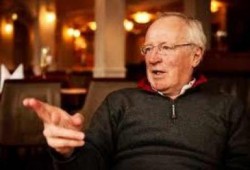 روبرت  فيسك: أمريكا تعرض على السيسي اللجوء للإمارات بعد فشل الانقلاب