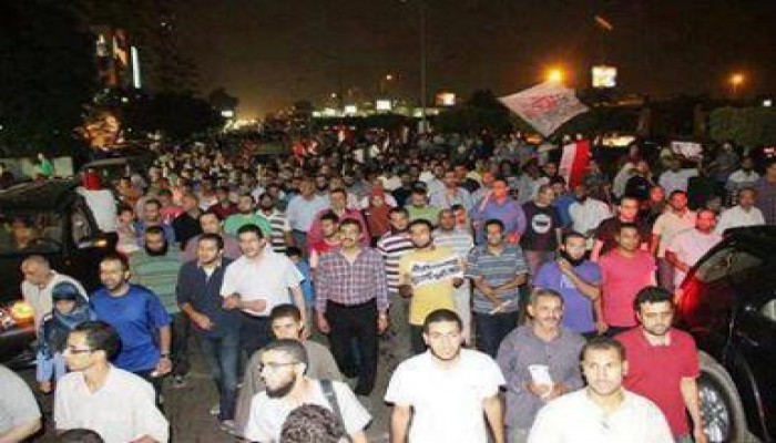 مسيرة بعد صلاة الفجر تخرج  من مسجد السلام بمدينة نصر فى طريقها الى رابعة