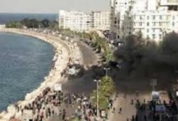 متظاهرون يقطعون كورنيش الإسكندرية احتجاجا على مجازر العسكر
