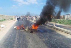 قطع  الطريق الدولي الساحلي قبالة مدينة بلطيم