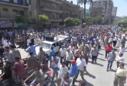عشرات الآلاف تجوب شوارع الفيوم تنديداً بمجزرة "ورابعة العدوية والنهضة" (صور)