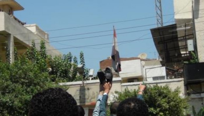 بالصور مسيرة جماهيرية  في طنطا  تنديدا بمحرقة رابعة ورفع الأحذية في وجوه الأمن