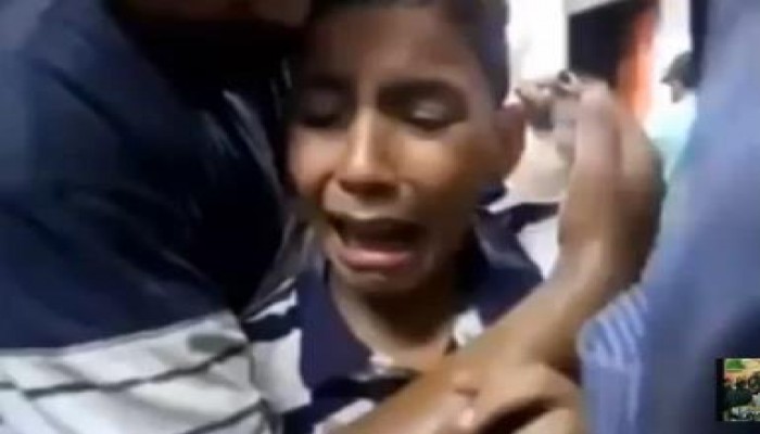 بالفيديو بكاء وعويل طفل فقد أباه علي أيد السيسي وزبانيته في المحرقة