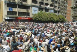 حشود ضخمة في ميدان سفنكس