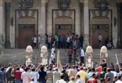 مصورى الداخلية والجيش يصورون خروج المتظاهرين بالفتح ثم تعتدى عليهم