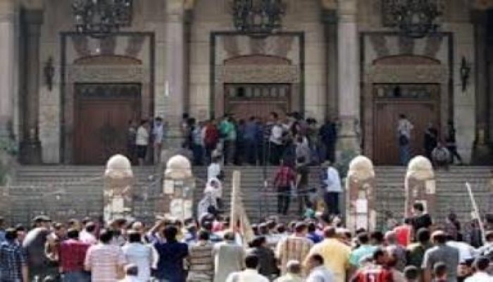 مصورى الداخلية والجيش يصورون خروج المتظاهرين بالفتح ثم تعتدى عليهم