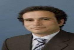 شركاء الانقلاب يقفزون من المركب :  عمرو حمزاوى يعلن اعتزاله الحياة السياسة