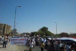 سلسلة بشرية بالهرم فى ذكرى مرور أسبوع على مجزرتي "رابعة" و"النهضة"