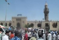 وقفة امام مسجد عمرو بن العاص للتنديد بالانقلاب وعودة الشرعية