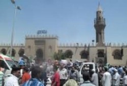 وقفة امام مسجد عمرو بن العاص للتنديد بالانقلاب وعودة الشرعية