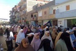 الالآف في حوش عيسى بالبحيرة ينددون بحكم العسكر (فيديو)