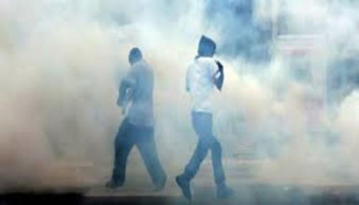 الأمن والبلطجية يهاجمون المتظاهرين بأسيوط ومسيرات حاشدة في المراكز