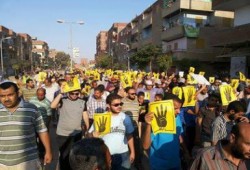 عشرات الآلاف بـ"الحلمية" يهتفون ضد الانقلاب