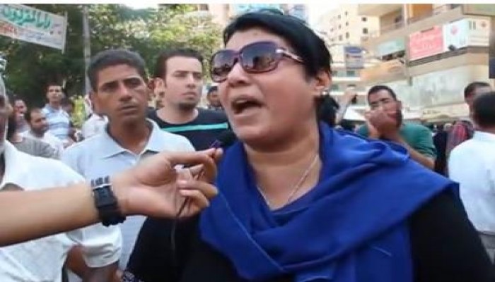 بالفيديو  اجرأ سيدة فى مصر ضد السيسى !!!