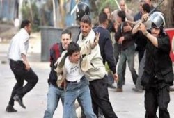 "نيويورك تايمز": انتهاكات الشرطة فاقت ماقبل 25 يناير وتشمل الليبراليين الرافضين للانقلاب