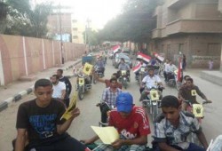 مسيرة بدرجات البخارية و السيارات بأخميم لرفض الانقلاب العسكرى