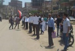 بالفيديو سلسله بشرية رفضا للانقلاب ببسيون محافظة الغربية