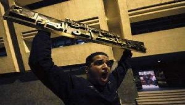 أغبياء الشرطة .. والاعتقالات الكوميدية للقضاء على الثورة !