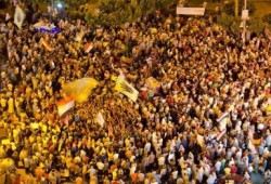 بالفيديو .. عشرات الآلاف في مسيرة حاشدة بالإسكندرية