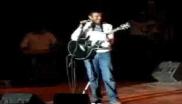 بالفيديو  لسه العدل غياب ..للرائع حمزة نمرة