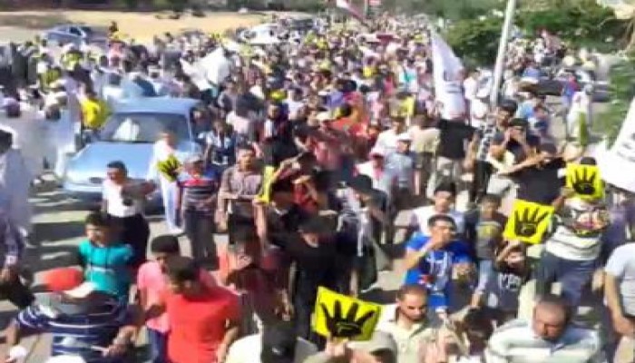 مدينة العاشر من رمضان تنتفض في جمعة "الحسم" (بث مباشر)