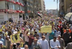 مئات الالاف يجويون شوارع قنا في جمعة "الحسم" (صور)